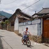 大理蝴蝶泉边，天下白族第一村，著名的扎染之乡