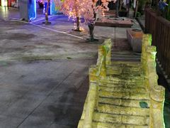 -泰龙城小吃街