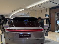-理想汽车(世纪汇店)