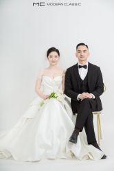 -现代经典婚纱摄影