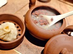 蟹粉小笼包配鸭血粉丝汤-香园茶社·金陵小灶(老门东店)