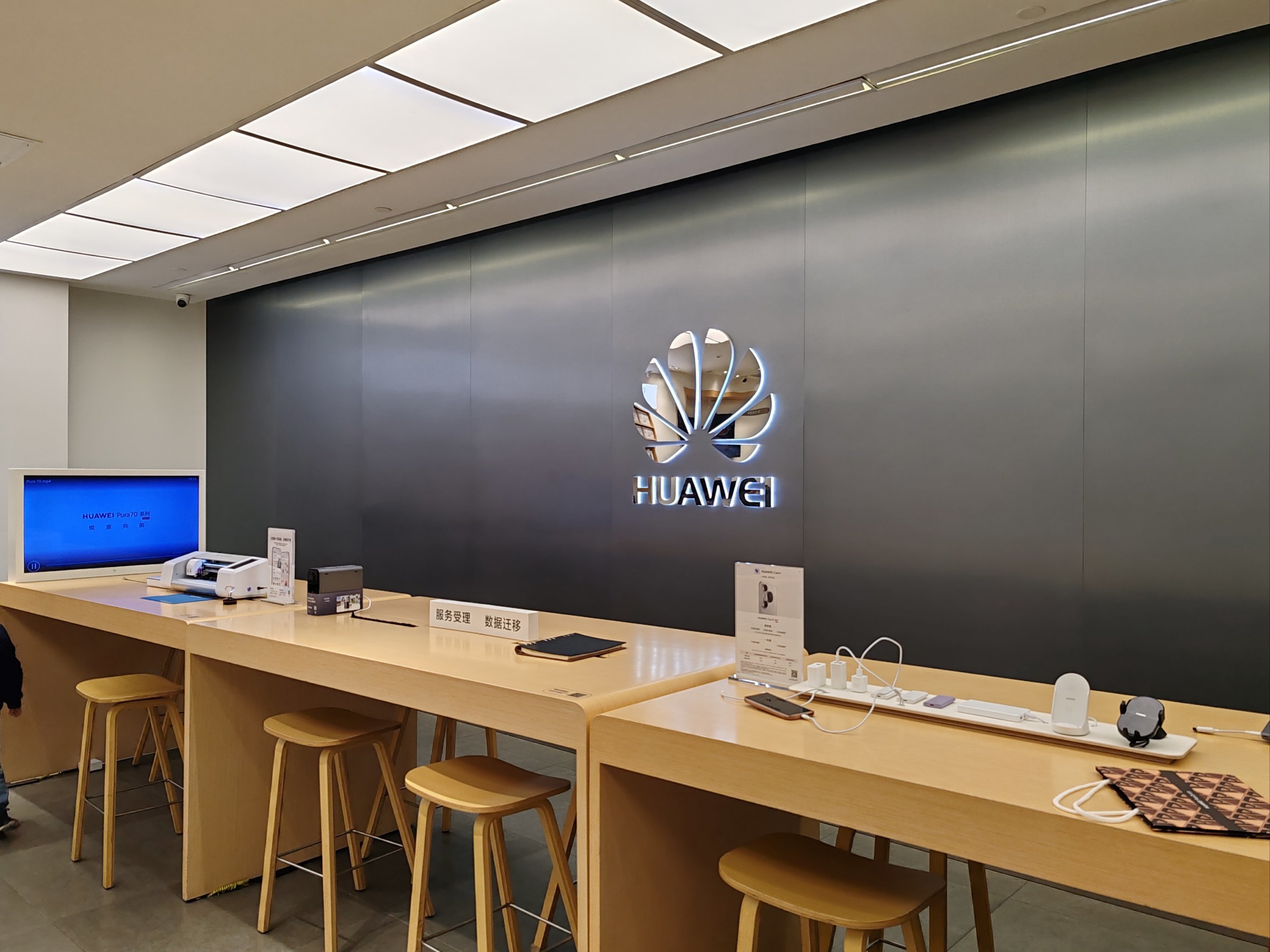 来华为环球港店咯～ 这家华为位于环球港-大众点评