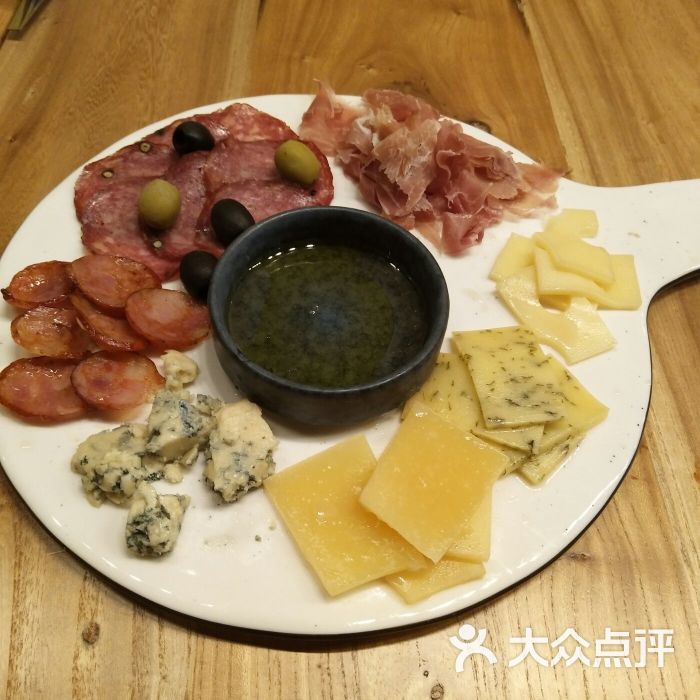 奶酪肉拼盤