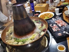 -果松木炭酸菜铜火锅·外婆参鸡汤