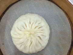 蟹黄吸管汤包-蒋家桥饺面店(四望亭路店)