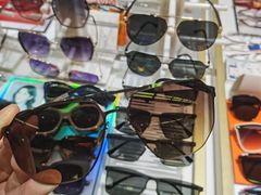 -美式眼镜·授权蔡司.依视路.尼康.豪雅.明月(人民广场店)