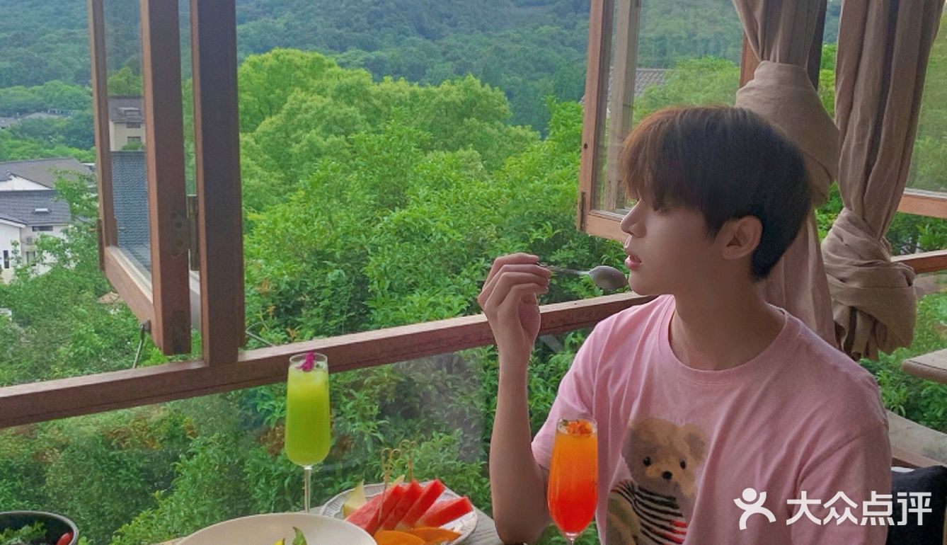 西湖半山腰绝美餐厅🍴太适合约会了 