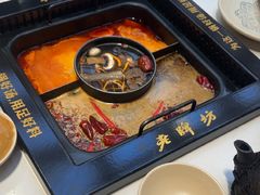 -老牌坊云南鱼豆花火锅(哈西万达店)