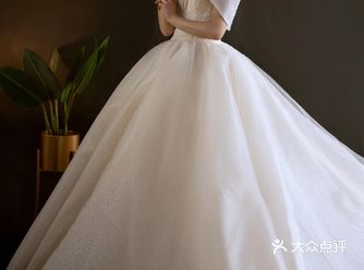 香槟色婚纱,现代婚礼的首选色调西安备婚