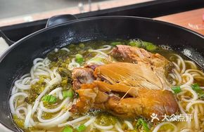 Special Chicken Leg Noodles