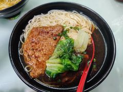 红烧猪扒汤面-食惠里小笼包面馆(越秀店)