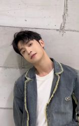 -一家只做男发烫染的店