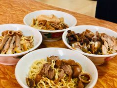 -松树干拌面店