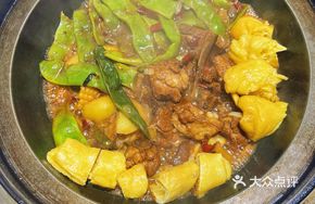 Black Pig Rib and String Bean Stew with Pancake