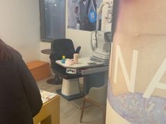 -天空之镜眼镜店蔡司依视路配镜授权零售店(望京颐堤港店)