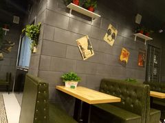 卡座-愉肴麻辣香锅(中山路店)
