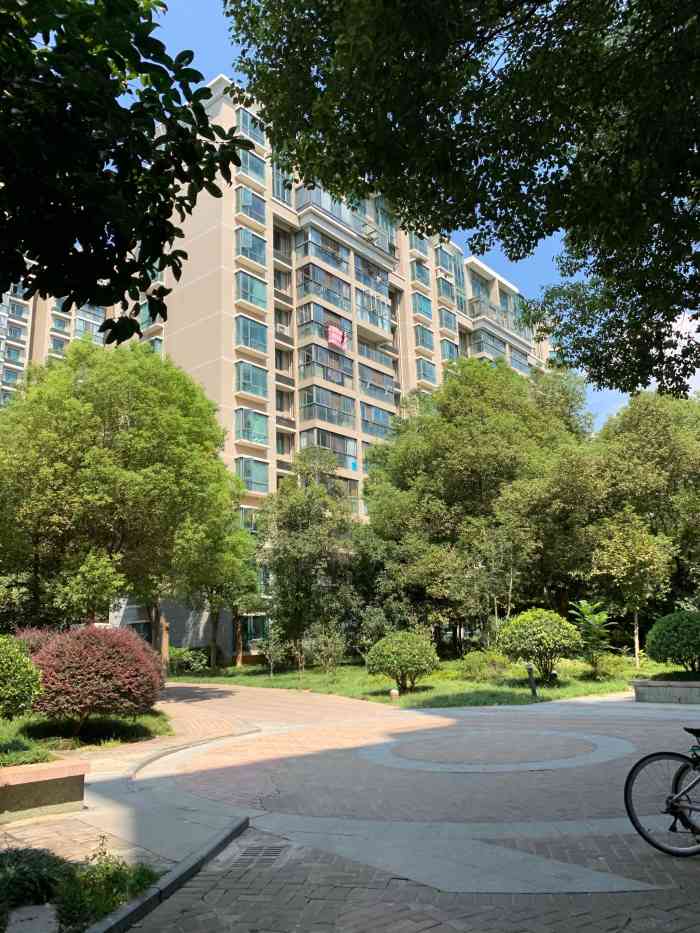 赛世香樟园-"香樟园位于仙林金鹰边上,有东南北三个门,.