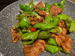 兔儿菌辣椒炒牛肉-耶里夏丽·丝路新疆菜·清真食品(徐汇南丹东路臻选店)