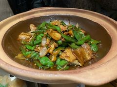 碾辣椒炒肉-吃饭皇帝大土家民族菜(正大广场店)