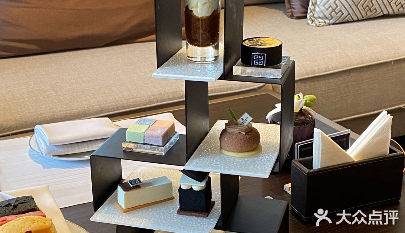 丽思卡尔顿📨纪梵希联名下午茶