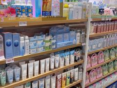 -名创优品(北京新中关购物中心地铁层店)