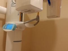 -瑞尔齿科(南京东路名人诊所)