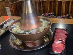 -果松木炭酸菜铜火锅·外婆参鸡汤