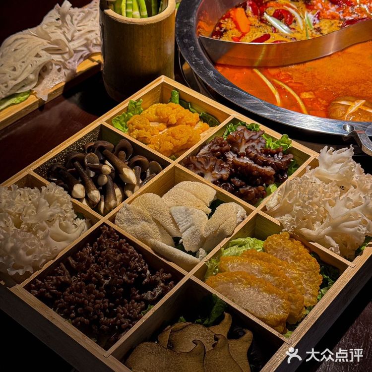 不愧是大上海，开了首家重庆火锅bistro