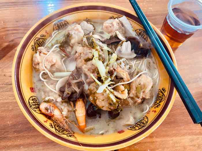 阿五面馆(花园路店)-"店不大,楼上楼下,就在融通商务中心大门对.