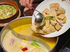 -鲜入唯煮·港式海鲜牛肉火锅(金宝街店)