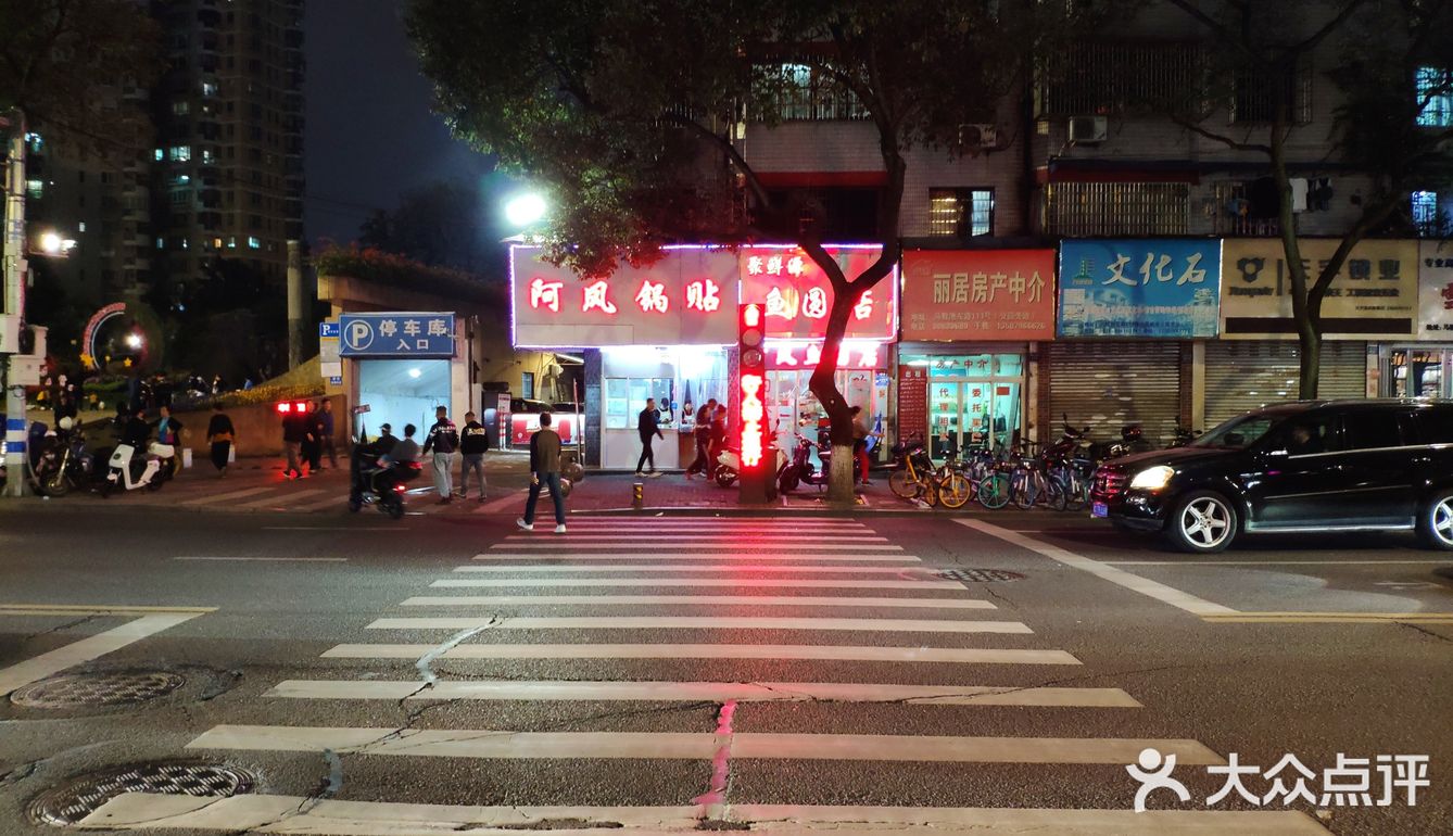 温州南门发展到如今南有公园，北有商场的便民服务举措后