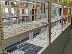 -无奔眼镜·蔡司·依视路授权店(马家堡店)