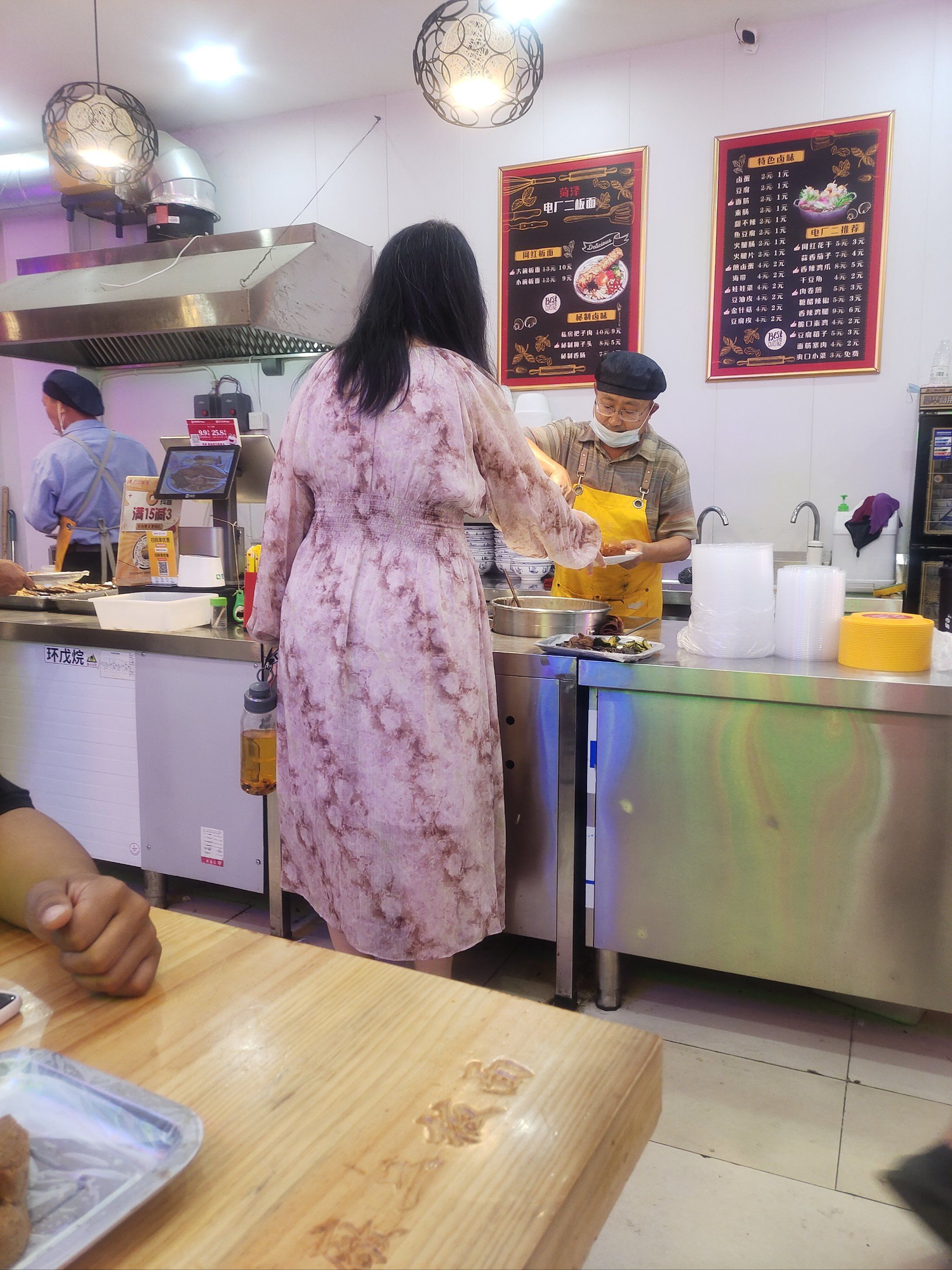 口味:口味非常正宗
环境:环境很干净