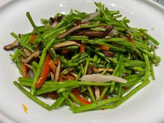 咸肉炒芦蒿-徽镇小厨·经典徽菜(十里河店)