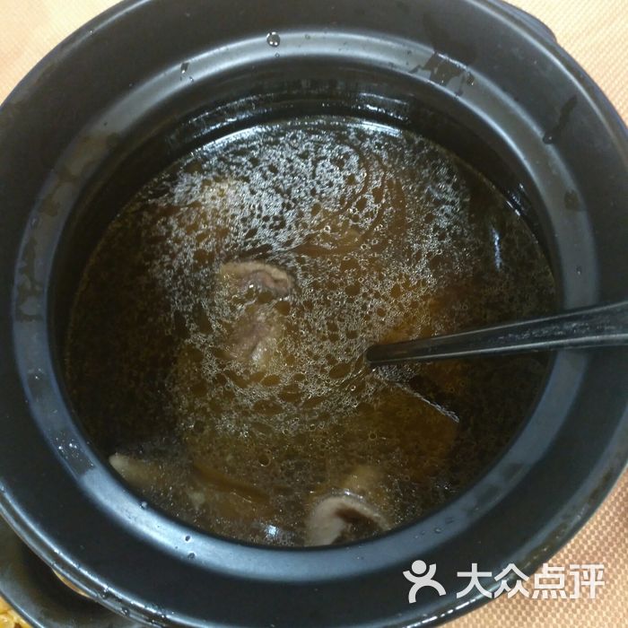 小明海鲜排档黑蒜老鸭汤图片