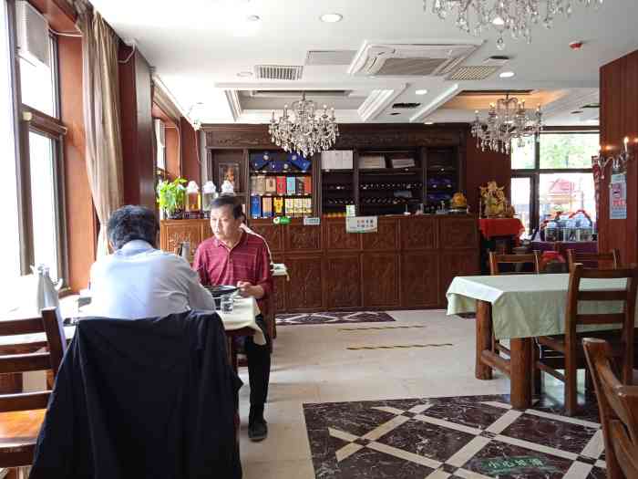 世纪悦途酒楼(八大处店)-"齐鲁风味很好吃!蒜蓉娃娃菜不推荐!