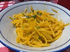 蟹黄咸蛋土豆丝-荆九爷爆炒桥头三嫩(夫子庙店)