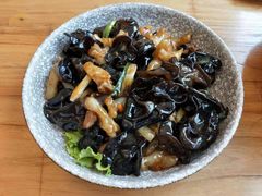 木耳烧蹄筋-老虎滩船说·海胆水饺·大连海鲜(老虎滩店)