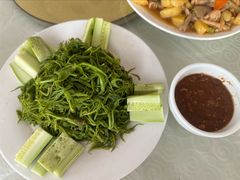 山野菜蘸酱-华龙特色大骨鸡农家菜馆