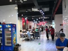 大堂-凤凰路何眼镜香辣蟹(花果园店)