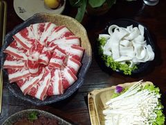 -东巴婆婆云南鱼豆花火锅(大东门店)