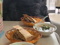 -洪峰浩老北京烧饼夹肉(角门路店)