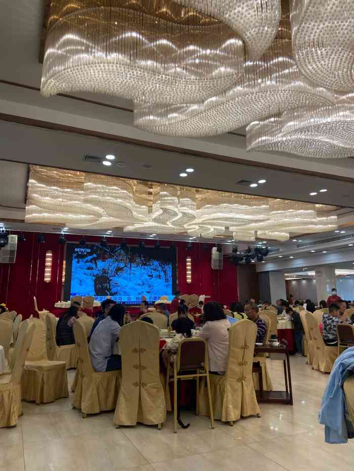 四季大酒楼(厚街白濠店"四季农家酒楼上周同家人过来东莞吃饭聚餐.