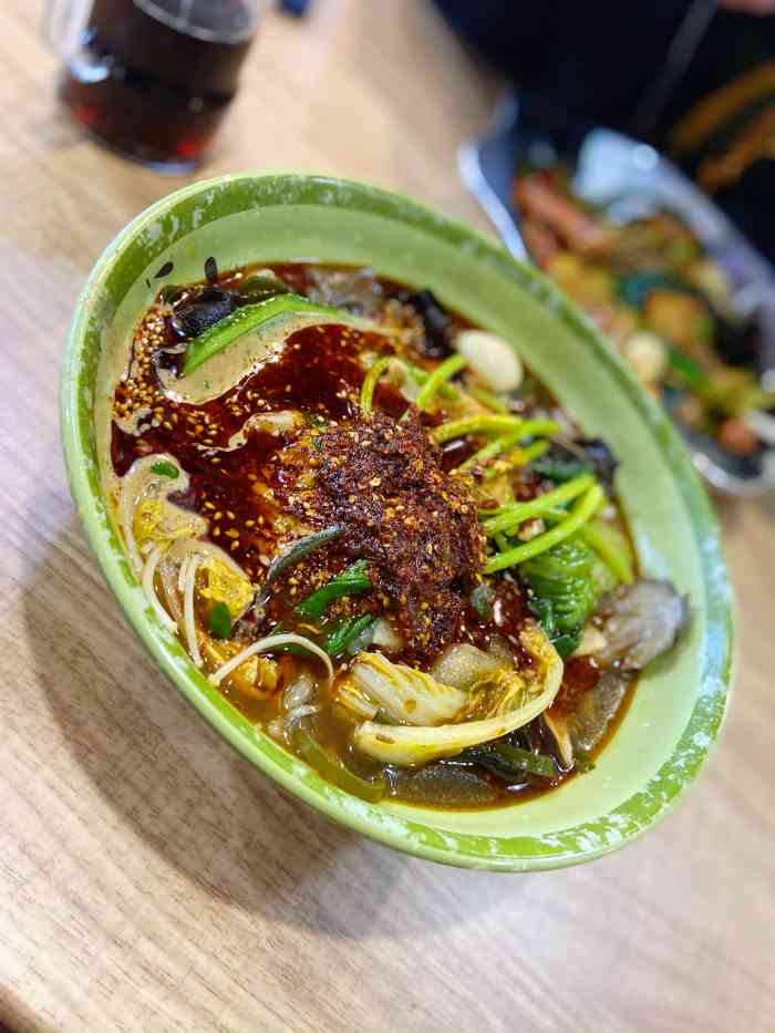 麻辣隔壁清真麻辣烫-"[薄荷]环境:地铁劲松站下来一拐弯儿就.