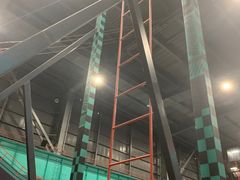 -极限PLAY运动娱乐新世界·团建派对潮玩休闲馆·室内蹦极高空游乐园