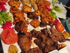 苏丹烤肉拼盘配三文鱼-Efes Turkish & Mediterranean Cuisine 艾菲斯餐厅(陆家嘴店)