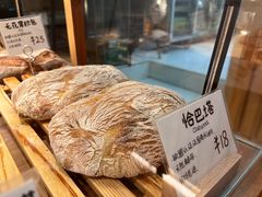 -天井·丑面包搭咖啡