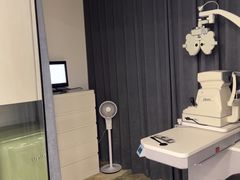 -三目眼镜·蔡司视觉合作店(青浦宝龙店)