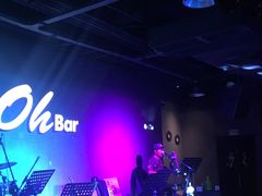 环境挺不错的，这个男歌手唱的很好-ohbar live house(人广店)