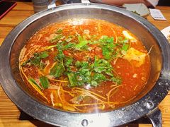 -野山舂·贵州现舂酸汤火锅(鸿通城店)